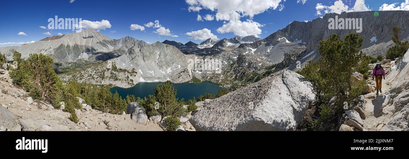 panorama surplombant le lac Ruby depuis la piste Mono Pass avec la vallée de Little Lakes et le mont Morgan Bear Creek Spire Mount Dade Mount Abbot et Moun Banque D'Images