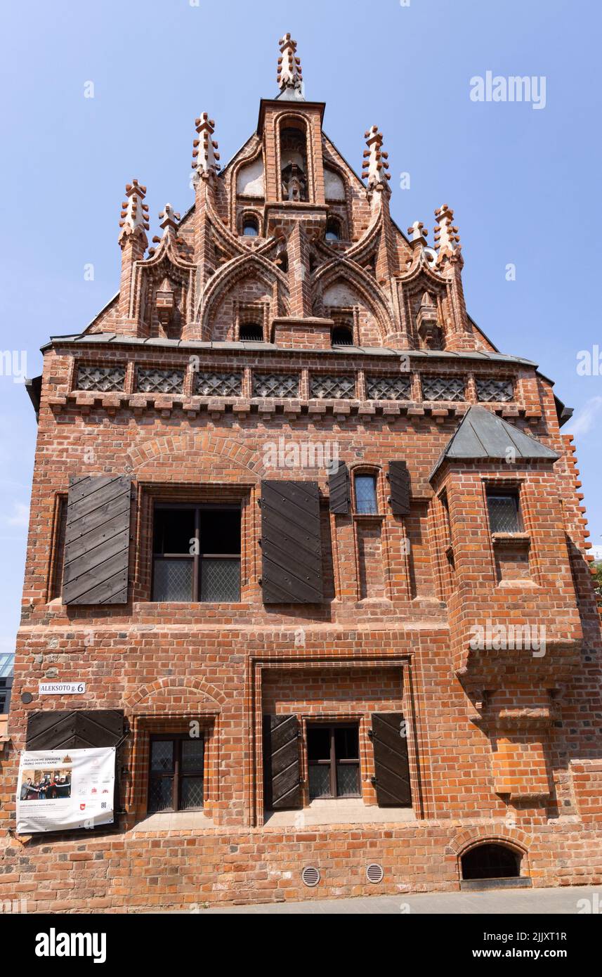 La Lituanie médiévale; la Maison de Perkunas, ou Thunder House, un édifice gothique médiéval de 15th siècles, la vieille ville de Kaunas, Kaunas, Lituanie Europe Banque D'Images