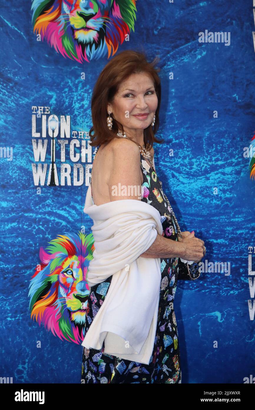 Stephanie Beacham, The Lion, The Witch and the armoire press Night, Gillian Lynne Theatre, Londres, Royaume-Uni, 28 juillet 2022, Banque D'Images