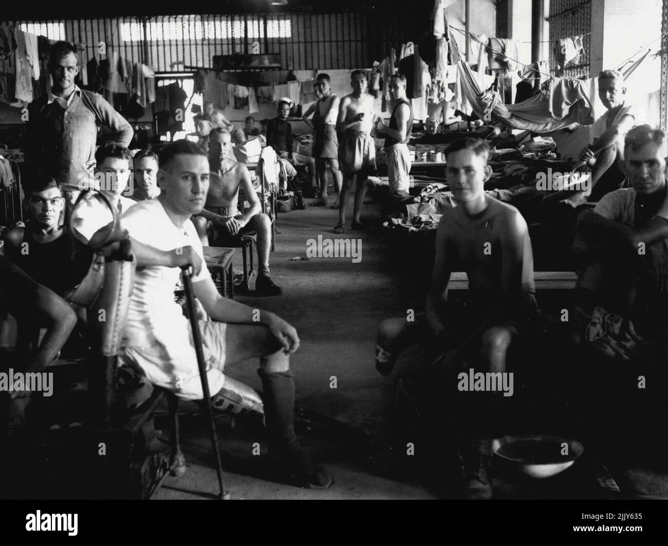 8th ex-prisonniers de guerre des Japonais de la Division australienne dans leurs quartiers de la prison de Changi. 10 septembre 1945. (Photo par Australian War Memorial Canberra). Banque D'Images