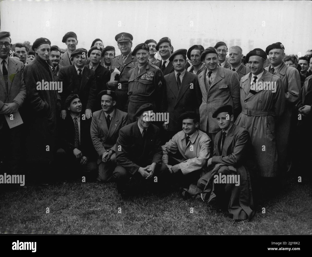 y dix ans après le maréchal Lord Montgomery avec un groupe de