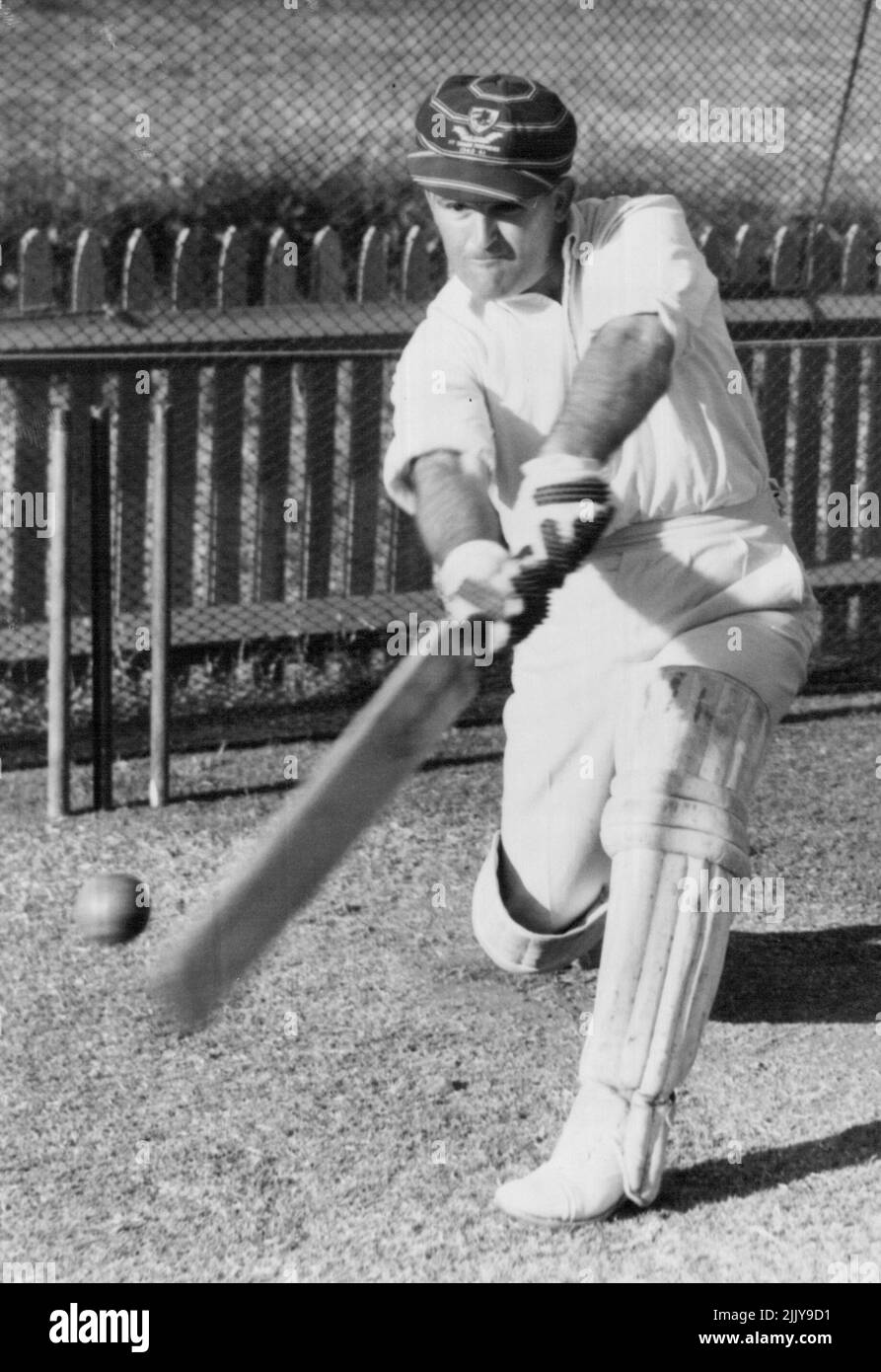 R. Moss. 11 novembre 1948. (Photo de Kenneth Charles Redshaw/Fairfax Media). Banque D'Images