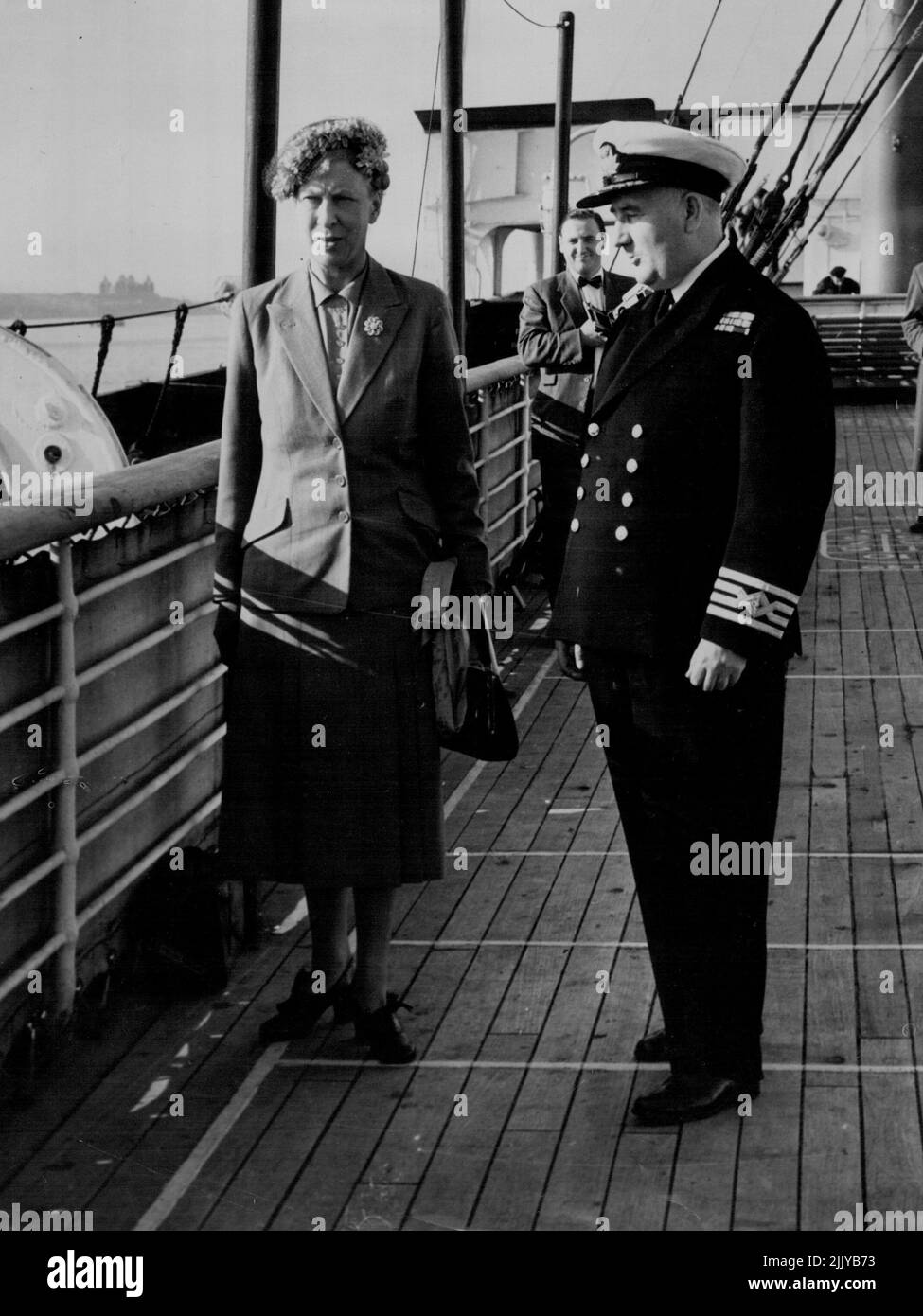 S.A.R. Princesse Royale sur le pont de l'impératrice de France. Avec elle est le capitaine J.P. Roberts. 23 septembre 1955. Banque D'Images