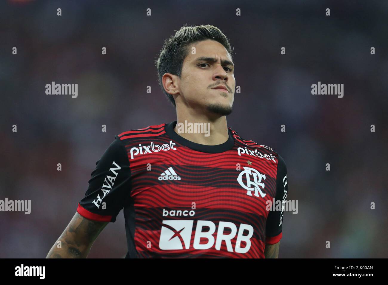 Pedro do Flamengo, durante a partida entre Flamengo e Athletico, pelas quartas de final da Copa do Brasil 2022, no Estádio do Maracanã nesta quarta-feira 27. Banque D'Images