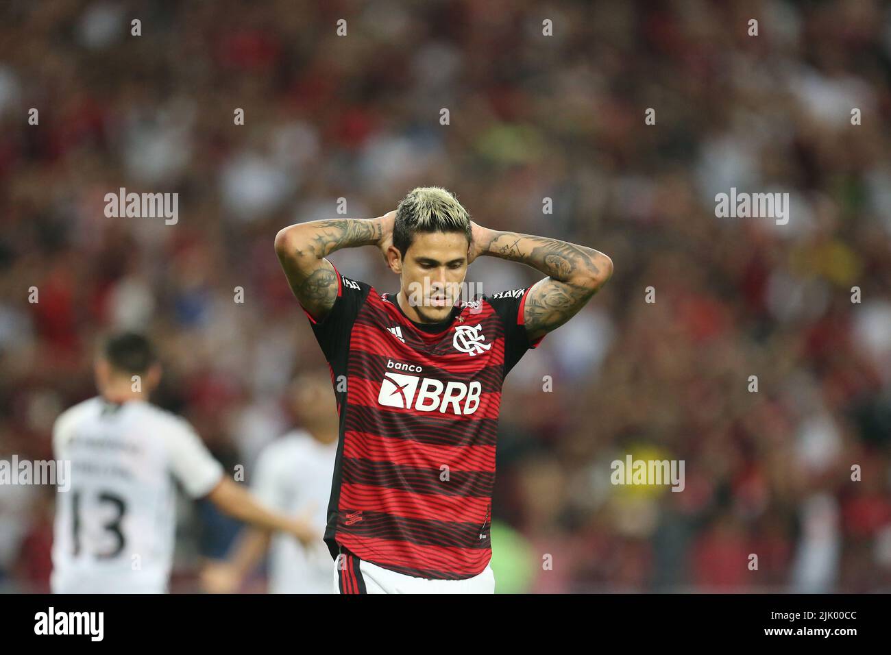 Pedro do Flamengo, durante a partida entre Flamengo e Athletico, pelas quartas de final da Copa do Brasil 2022, no Estádio do Maracanã nesta quarta-feira 27. Banque D'Images