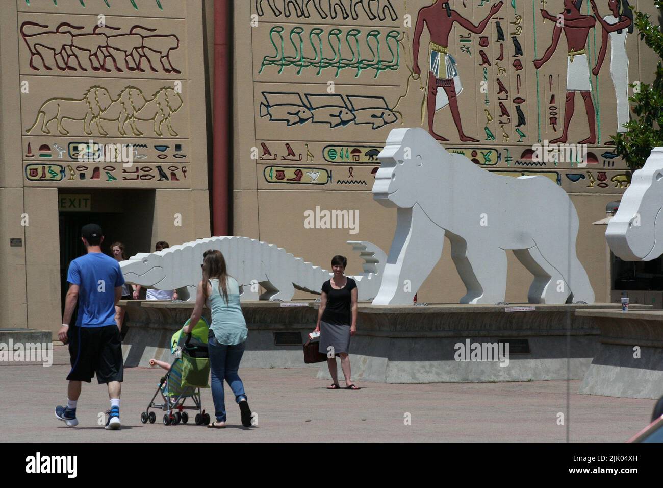 Memphis, TN 21 mai 2016 : grandes décorations animales à l'entrée du zoo de Memphis, Tennessee. Banque D'Images