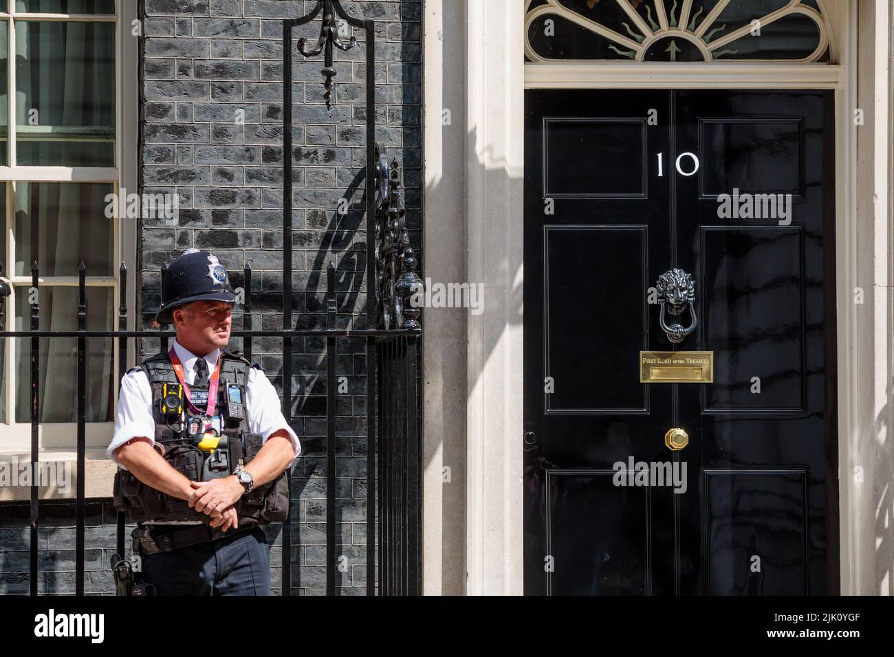 Agent de police à l'extérieur du numéro 10 Downing Street, Londres, UK.Amanda Rose/Alay Live News Banque D'Images