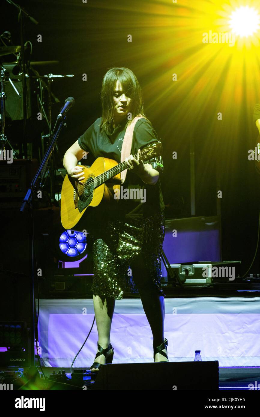 28 juillet 2022, Rome, Rome, Italie: Concert de la chanteuse et compositrice italienne Carmen Consoli à Volevo Fare la rock star tour à Rome. Carmen Consoli a joué les quatre derniers morceaux avec son ami Marina Rei sur batterie. Au cours de la soirée, elle a également été récompensée par Amnesty International Italia 2022. (Image de crédit: © Claudio Enea/Pacific Press via ZUMA Press Wire) Banque D'Images