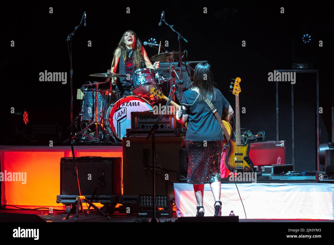 28 juillet 2022, Rome, Rome, Italie: Concert de la chanteuse et compositrice italienne Carmen Consoli à Volevo Fare la rock star tour à Rome. Carmen Consoli a joué les quatre derniers morceaux avec son ami Marina Rei sur batterie. Au cours de la soirée, elle a également été récompensée par Amnesty International Italia 2022. (Image de crédit: © Claudio Enea/Pacific Press via ZUMA Press Wire) Banque D'Images
