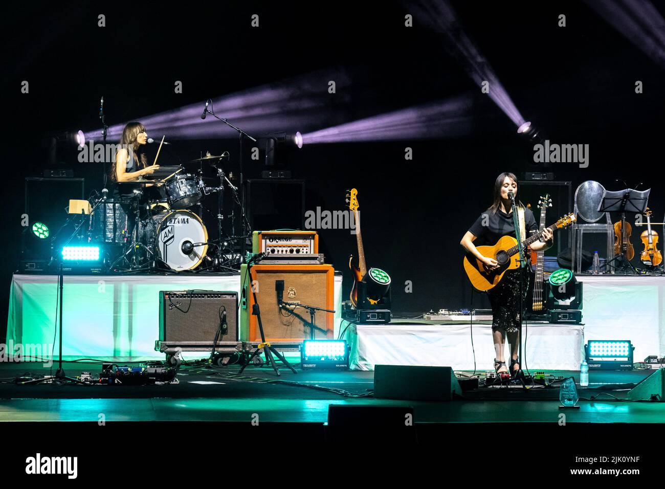 28 juillet 2022, Rome, Rome, Italie: Concert de la chanteuse et compositrice italienne Carmen Consoli à Volevo Fare la rock star tour à Rome. Carmen Consoli a joué les quatre derniers morceaux avec son ami Marina Rei sur batterie. Au cours de la soirée, elle a également été récompensée par Amnesty International Italia 2022. (Image de crédit: © Claudio Enea/Pacific Press via ZUMA Press Wire) Banque D'Images
