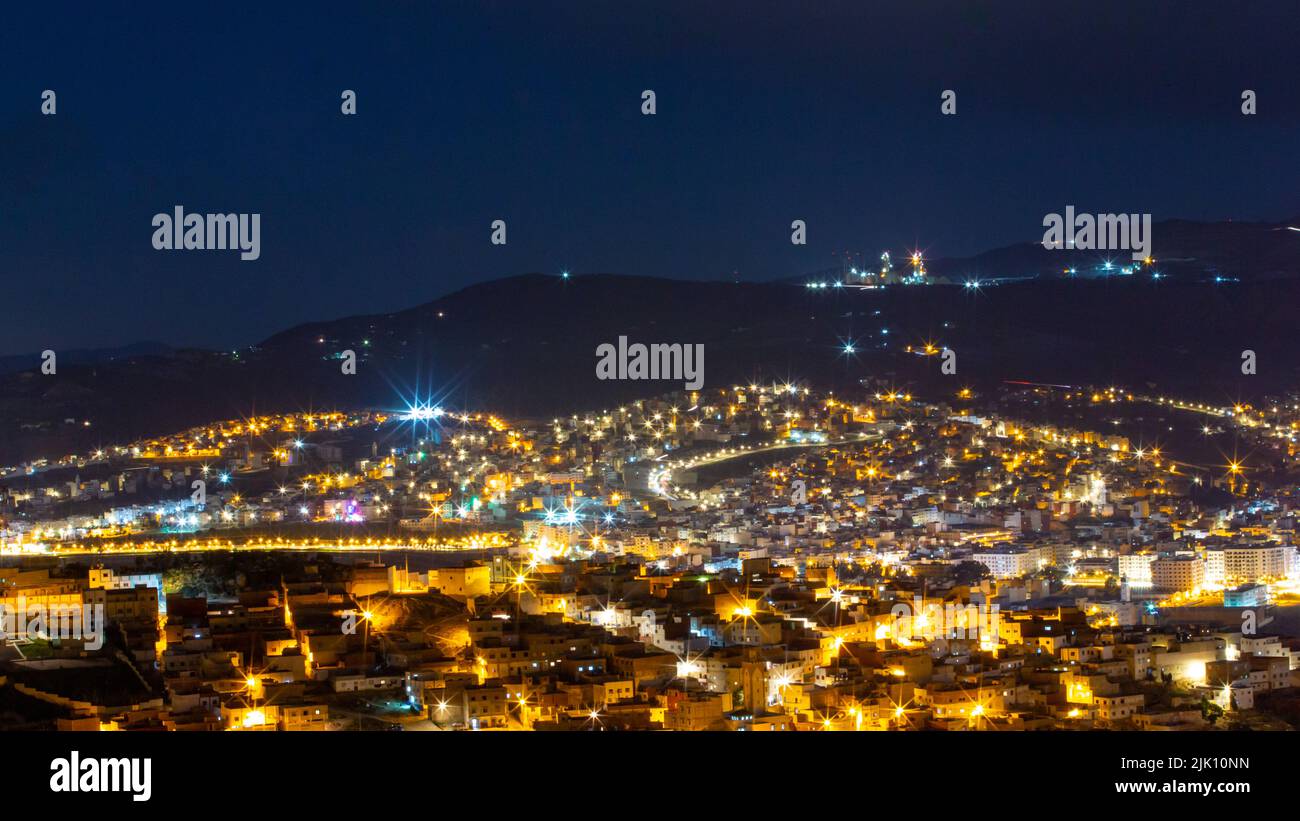 Lumières de la ville de tétouan la nuit Banque D'Images Lumières de la ville de tétouan la nuit Banque D'Images