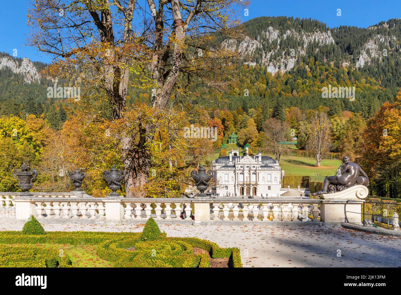 Château de Linderhof, Vallée de Graswang, Alpes d'Ammergau, haute-Bavière, Allemagne, Europe Banque D'Images