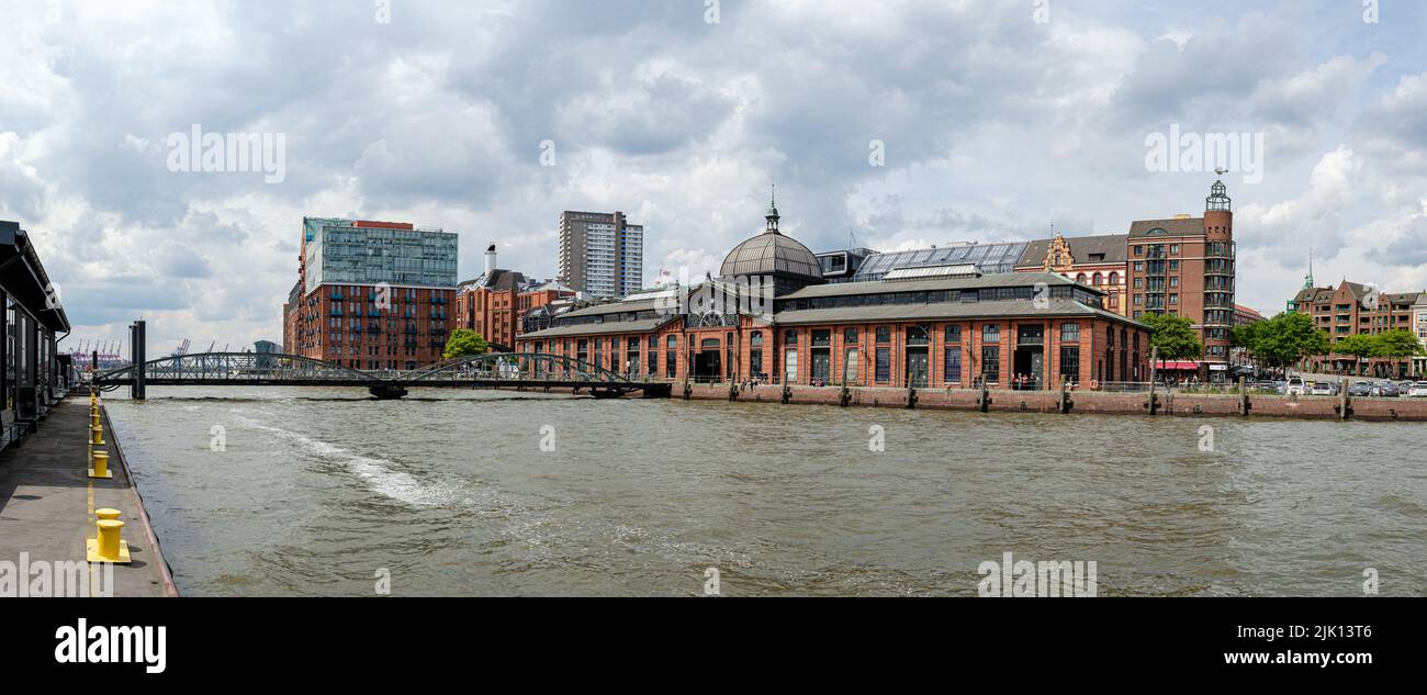 La salle historique de vente aux enchères de poissons (en allemand : Fischauktionshalle), aujourd'hui utilisée comme lieu dans le port. Banque D'Images