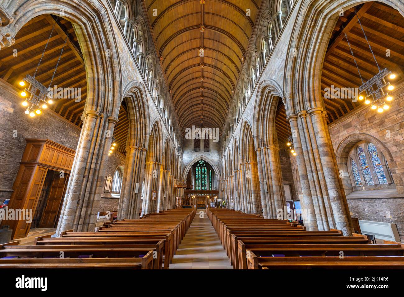 Vue sur la nef, cathédrale de Dunblane, Stirling, Écosse, Royaume-Uni, Europe Banque D'Images