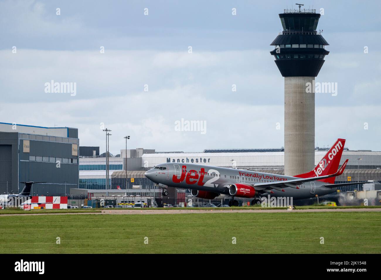 Jet2 avions au départ de l'aéroport de Manchester, Manchester, Angleterre, Royaume-Uni, Europe Banque D'Images