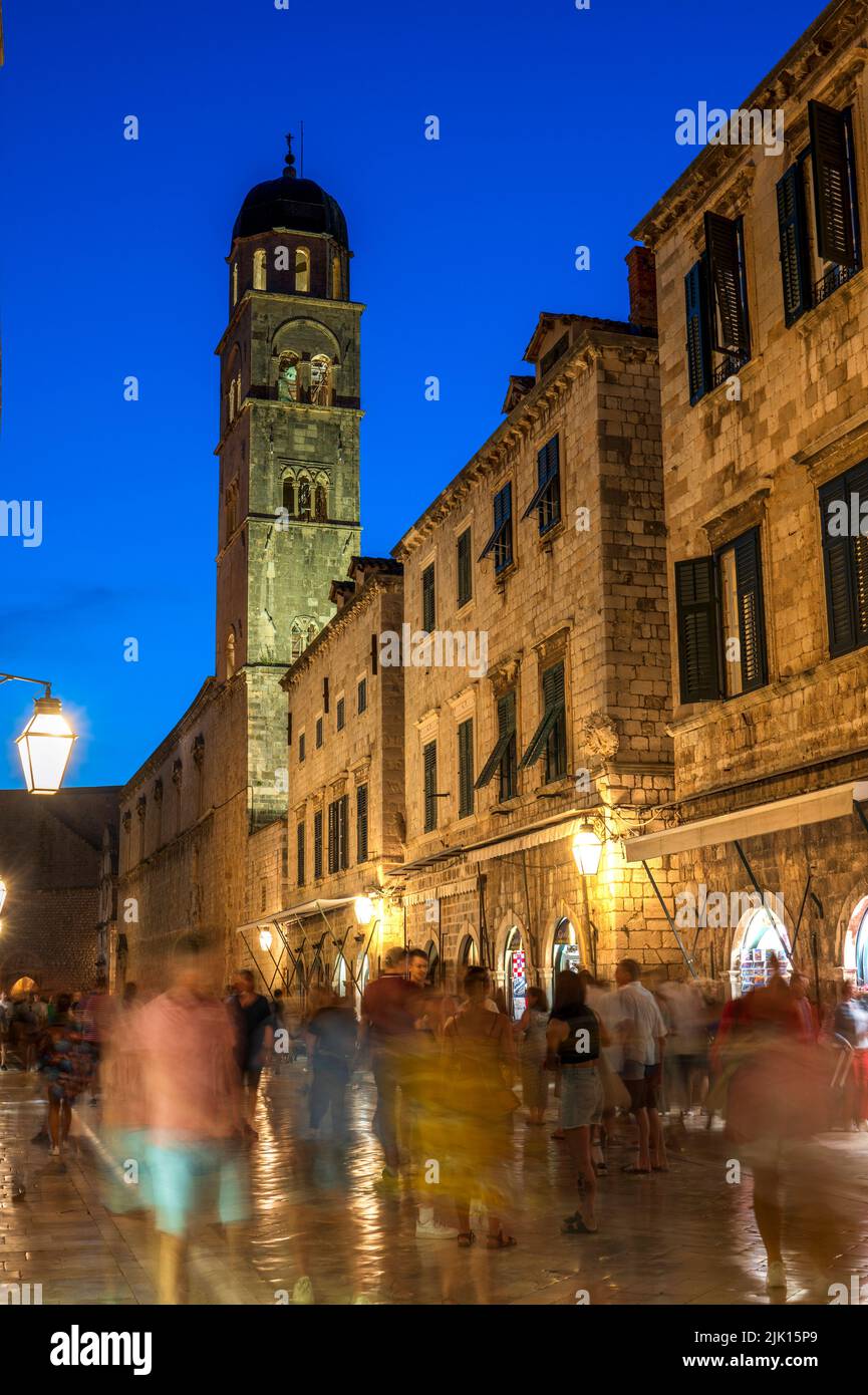 Boulevard principal de la ville historique de Dubrovnik, site classé au patrimoine mondial de l'UNESCO, Dalmatie du Sud, Côte Adriatique, Croatie, Europe Banque D'Images