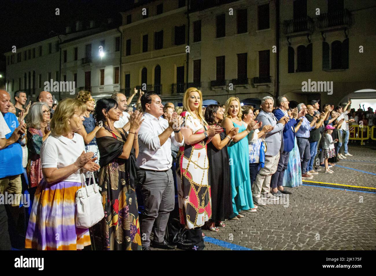 27 juillet 2022, Castelfranco Veneto, Vénétie/Trévise, Italie: Diego Basso Direttore d'Orchestra joue Queen avec l'invité spécial Stef Burns. (Credit image: © Mimmo Lamacchia/Pacific Press via ZUMA Press Wire) Banque D'Images