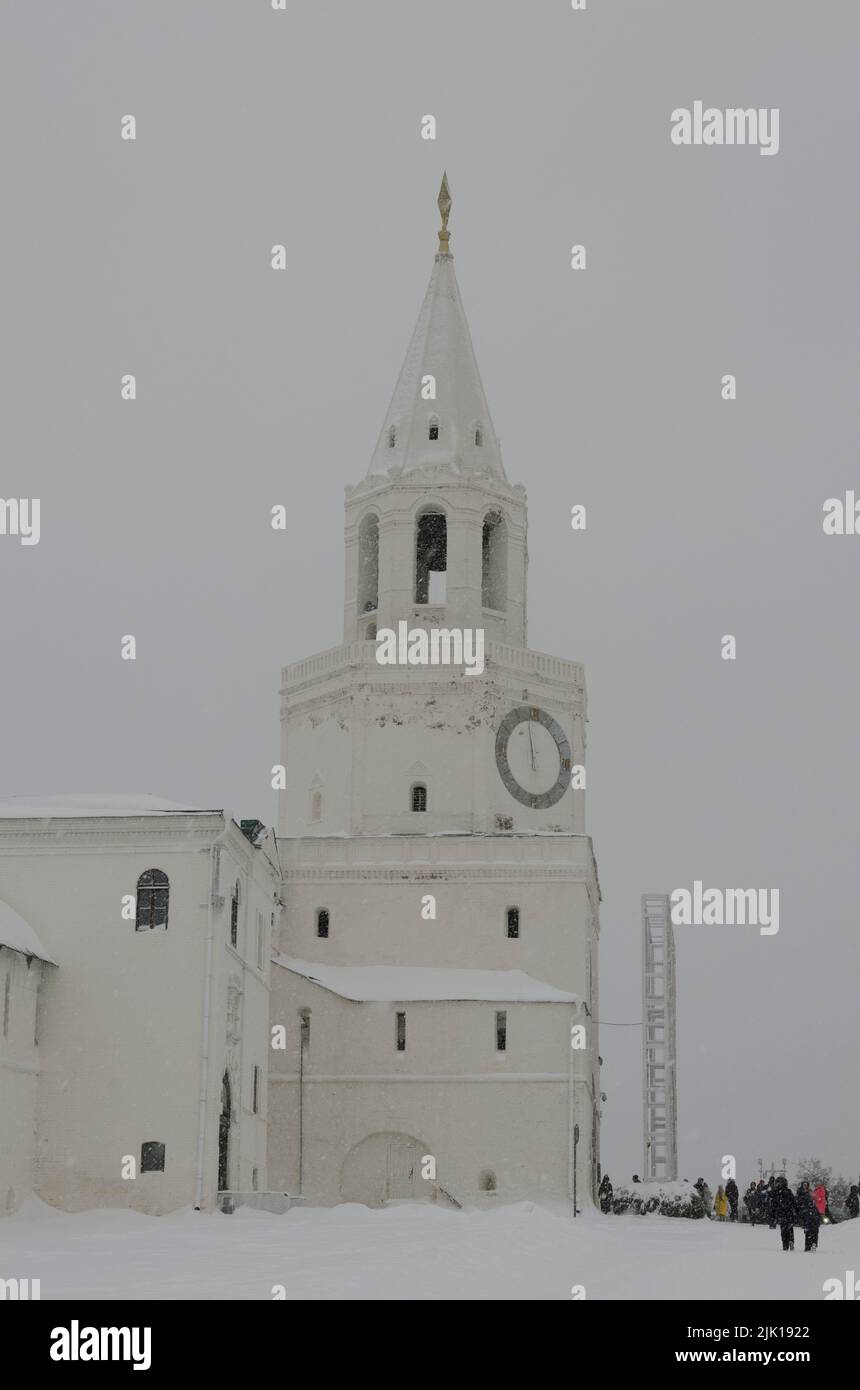 Tour Spasskaya du Kremlin de Kazan photographié dans la neige janvier 2021 Banque D'Images
