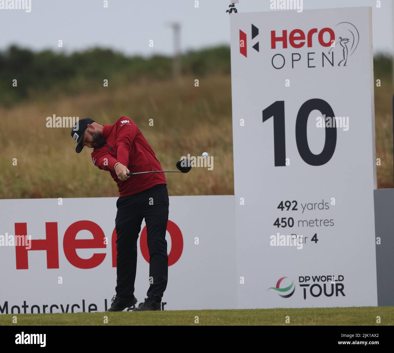 29th juillet 2022 ; Resort Fairmont St. Andrews, Fife, Écosse ; circuit de golf PGA européen, The Hero 2022, jour 2 : Andy Sullivan Eng déchaîne 10th t son deuxième tour Banque D'Images