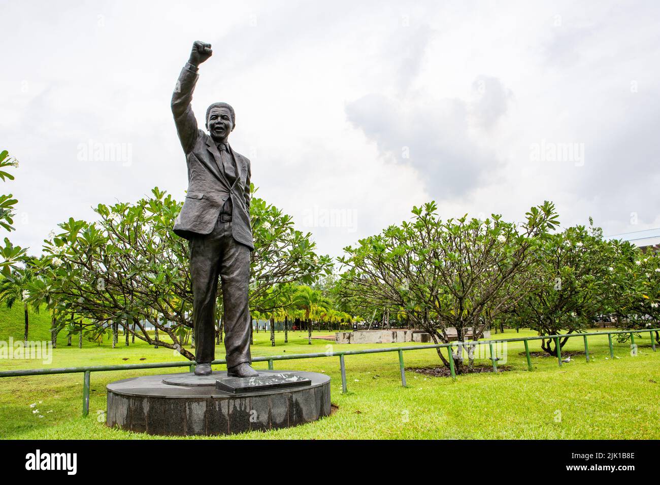 Victoria, Seychelles, 04.05.2021. Statue de bronze Nelson Mandela à Peace Park, Victoria, réalisée par Jane Doyle, sculpteur sud-africain. Banque D'Images