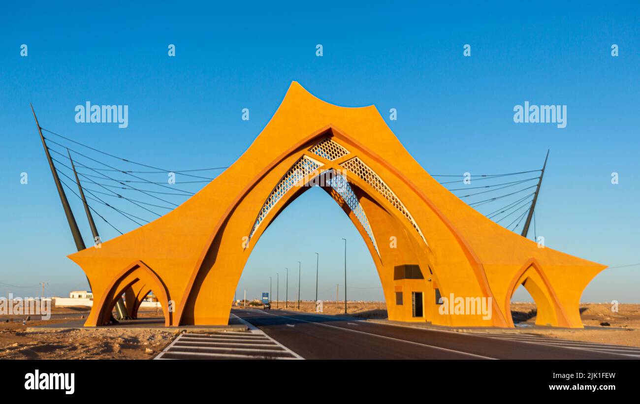 Porte d'entrée de la ville de Laayoune en forme de tente Banque D'Images