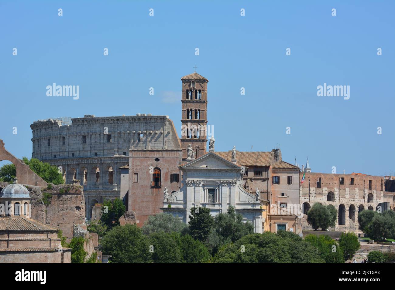 Italie, Rome - belle vue sur le Colisée depuis le Forum Romanum Banque D'Images