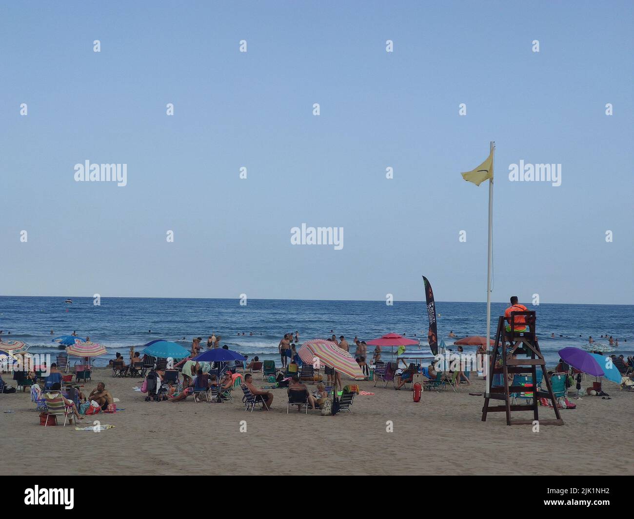 Panneaux jaunes sur la mer Banque de photographies et d’images à haute — free download