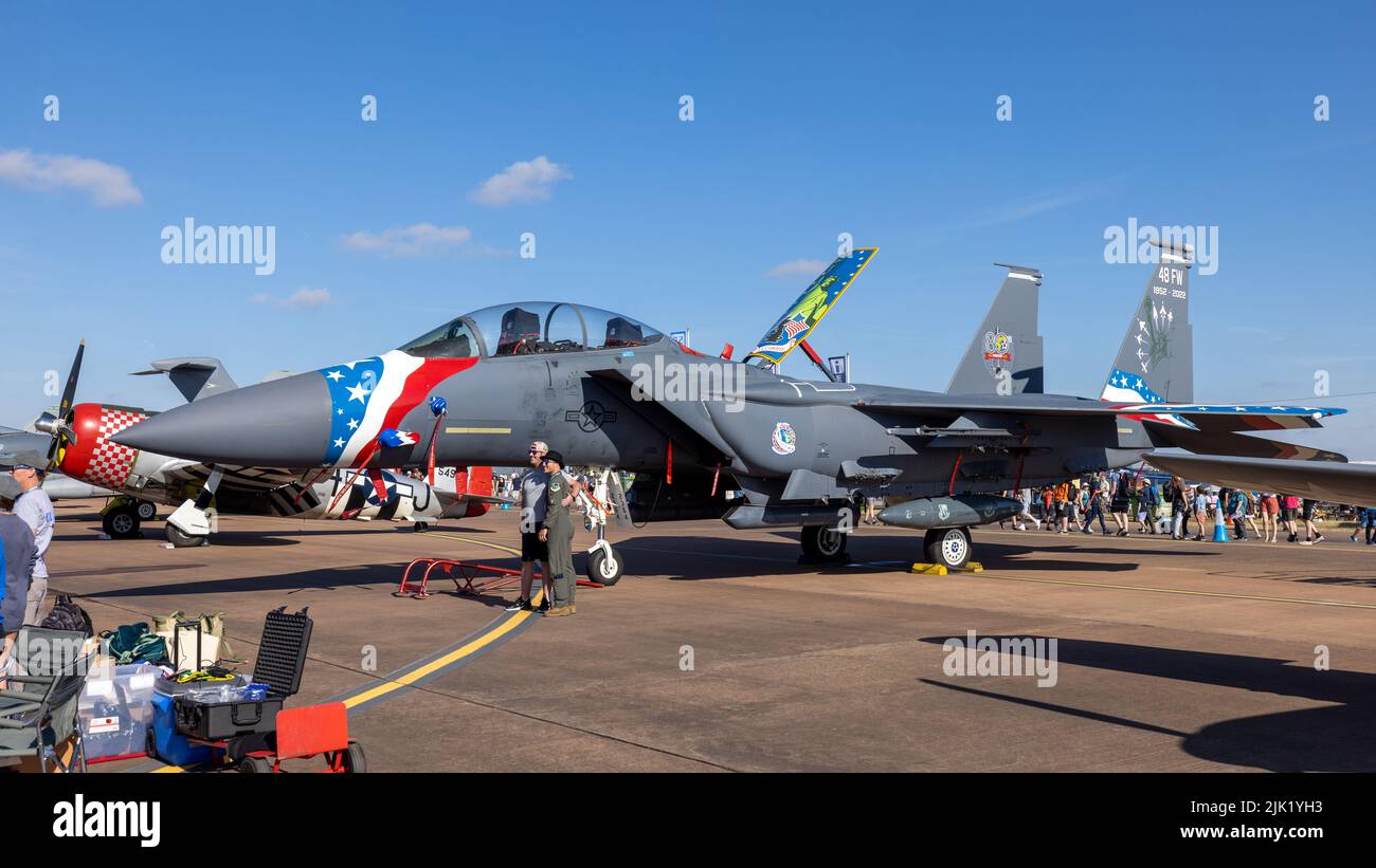 US Air Force 48th Fighter Wing New Heritage F-15E Strike Eagle exposé statique au Royal International Air Tattoo 2022 Banque D'Images