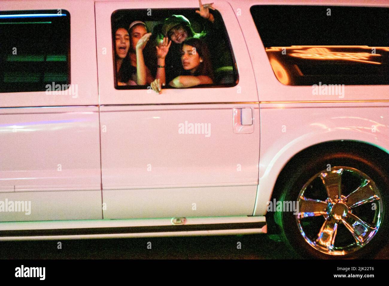 Miami Beach Florida, South Beach Ocean Drive, nuit nocturne, circulation croisière voiture fenêtre adolescents adolescents adolescents adolescent filles Banque D'Images