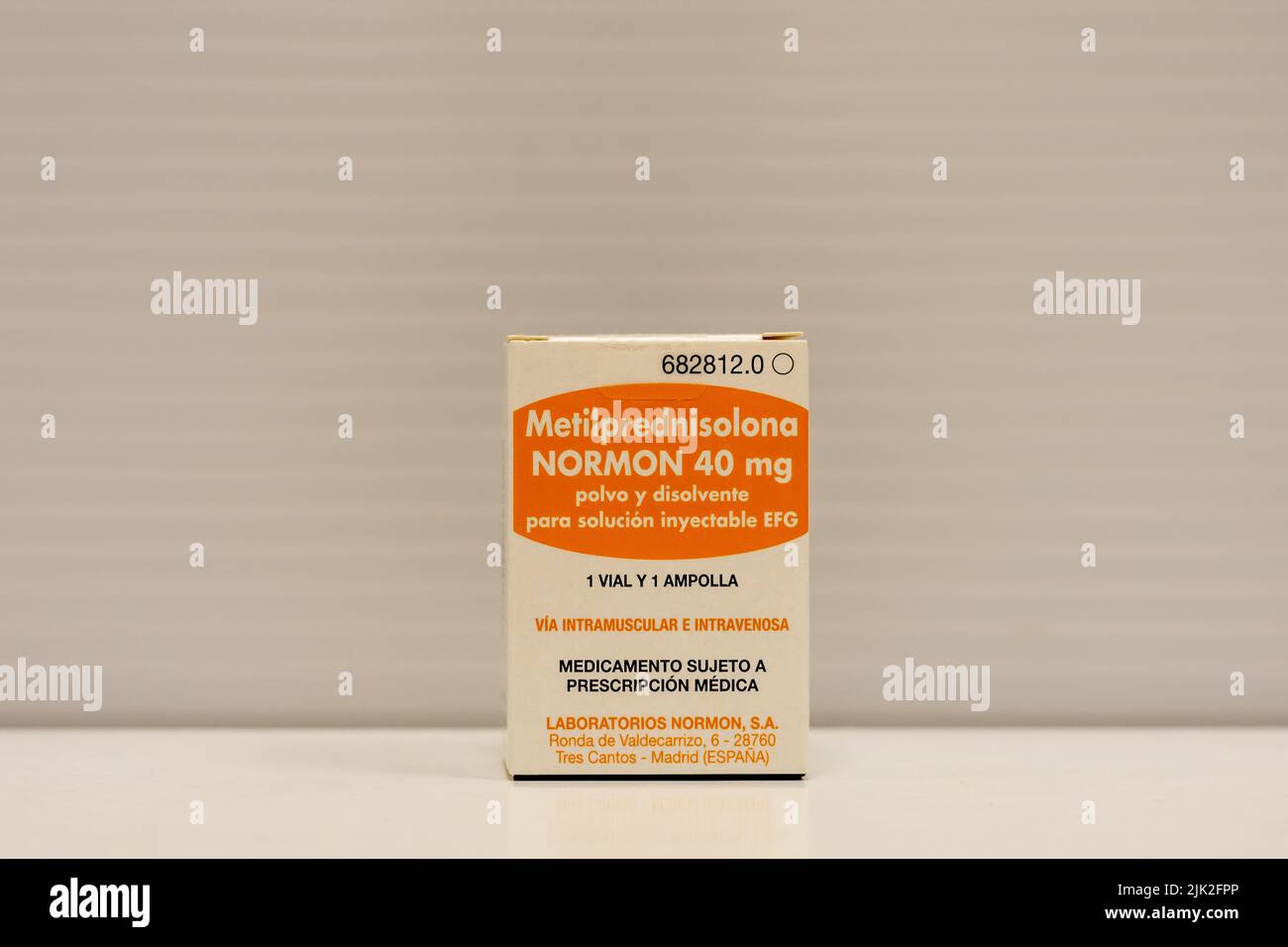 Photographie d'une boîte avec un flacon de 40 mg de méthylprednisolone Banque D'Images