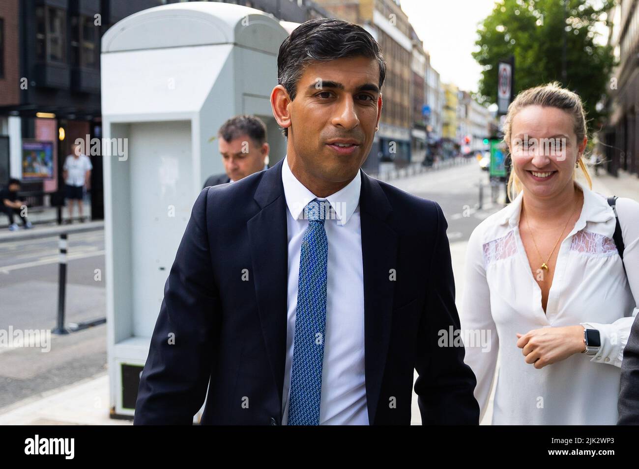 Londres, Royaume-Uni. 29th juillet 2022. L'ancien chancelier et candidat à la direction conservatrice Rishi Sunak arrive aux studios ITN de Londres avant une entrevue avec Andrew Neil. Crédit : SOPA Images Limited/Alamy Live News Banque D'Images