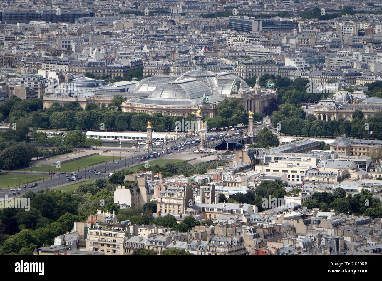 Vue aérienne de Paris avec le pont Alexandre III au centre Banque D'Images