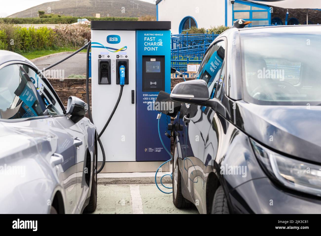 ESB Electric Vehicle Fast charge point à Dingle, comté de Kerry, irlande. Banque D'Images