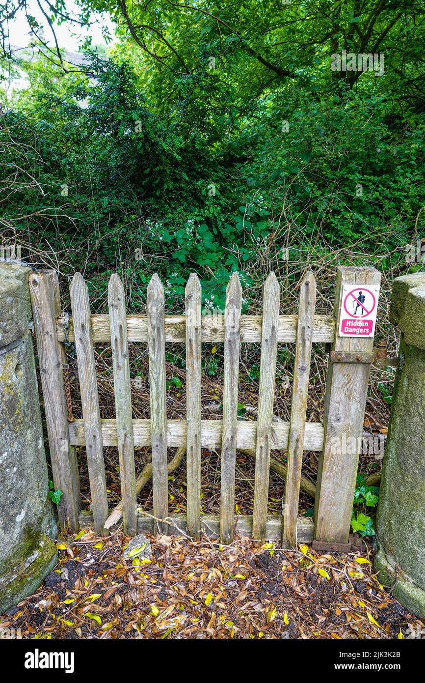 Signez les dangers cachés sur la porte Ingleton, Yorkshire Dales, North Yorkshire, Royaume-Uni Banque D'Images