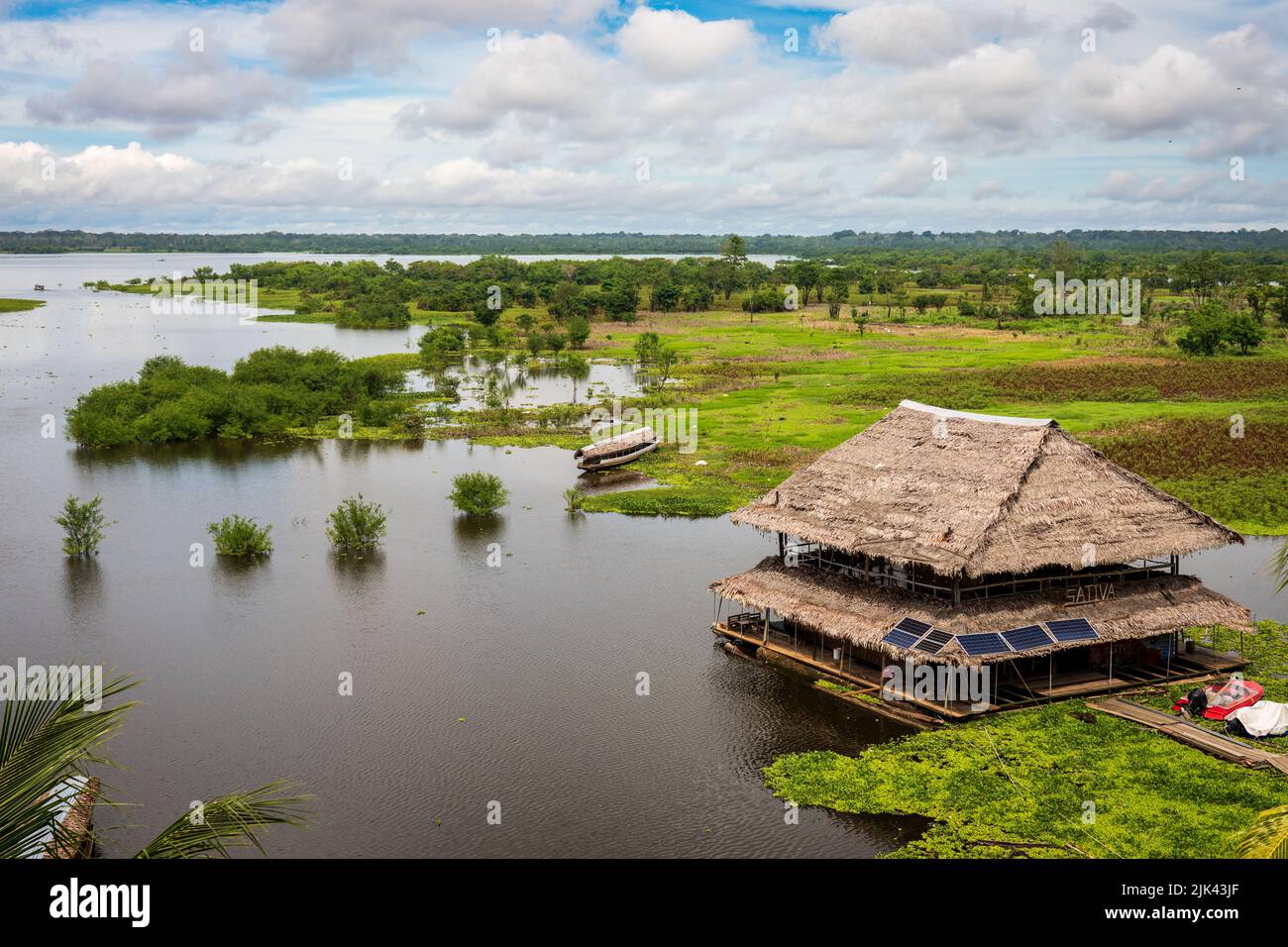 Rivière d'Itaya vu du boulevard dans la ville d'Iquitos, Pérou Banque D'Images