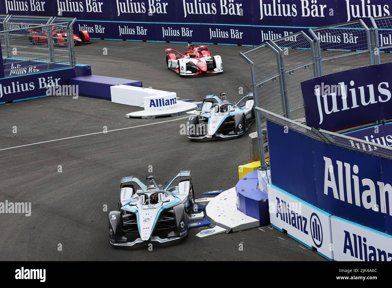 05 VANDOORNE Stoffel (bel), Mercedes-EQ Silver Arrow 02, action et 17 DE VRIES Nyck (nld), Mercedes-EQ Silver Arrow 02, action 07 SETTE Camara Sergio (BRA), Dragon / Penske Autosport, Penske EV-5 2021-22, action pendant l'ePrix de Londres 2022, rencontre 9th du Championnat du monde ABB Formule E FIA, FIA Sur l'Excel Londres de 30 juillet à 31, à Londres, Royaume-Uni - photo: Eric Alonso/DPPI/LiveMedia Banque D'Images