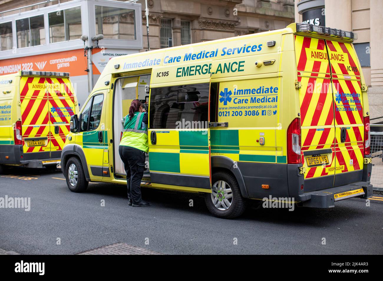 Services médicaux immédiats ambulances dans le centre-ville de Birmingham au Royaume-Uni Banque D'Images