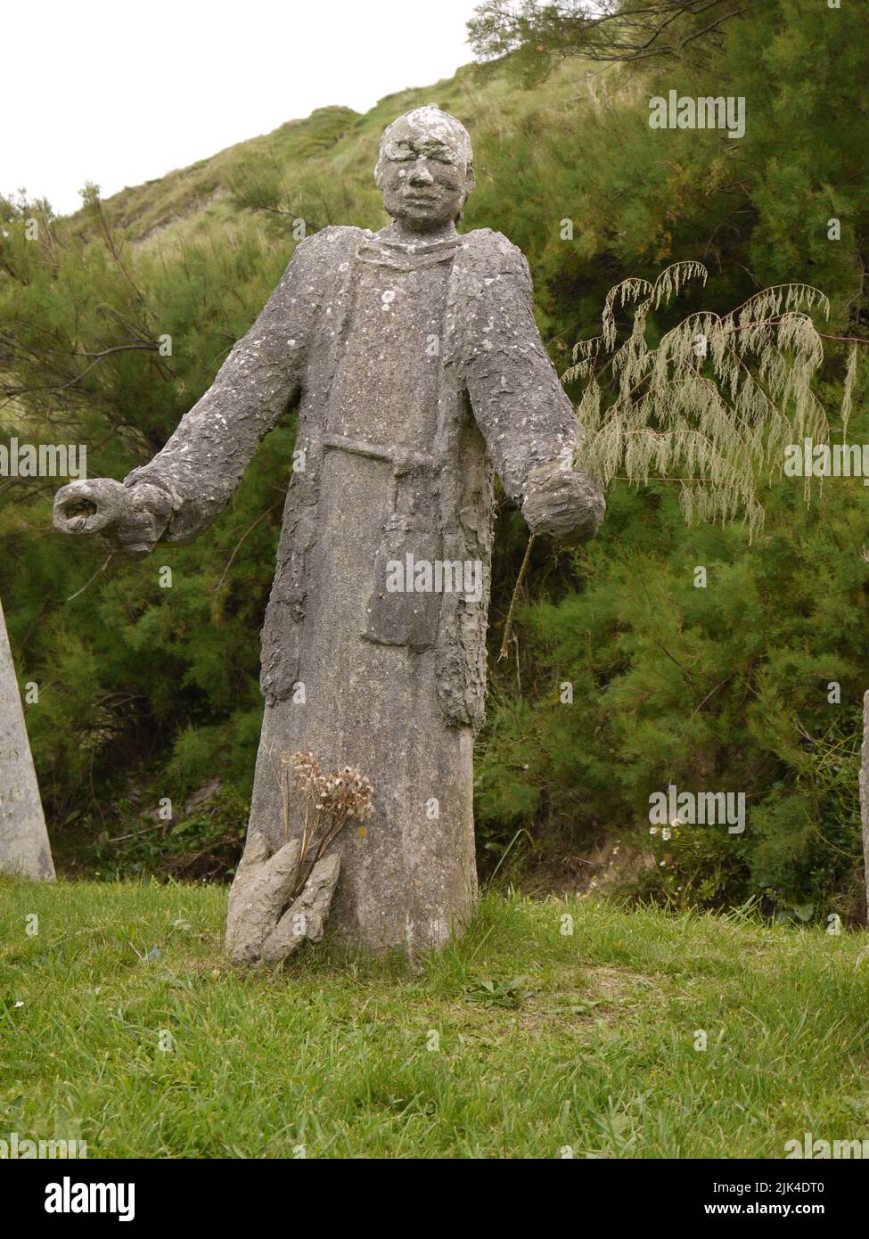 Statue de St Winwaloe tenant une branche, Gunwalloe Church, Cornwall, Royaume-Uni Banque D'Images
