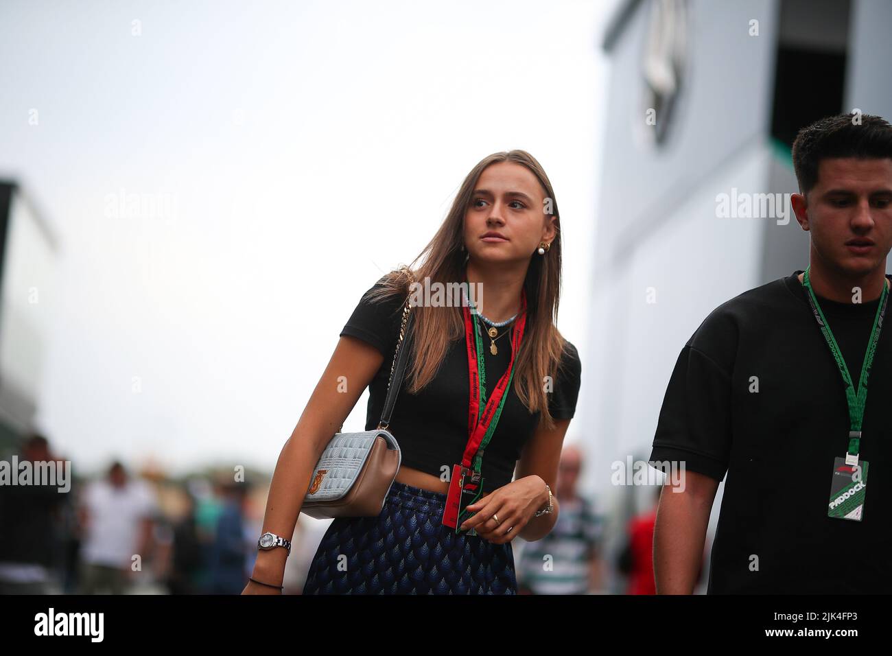 Charlotte Sinè, petite amie de Charles Leclerc, Ferrari pendant le GP hongrois, 28-31 juillet 2022 au Hungaroring, Formule 1 Championnat du monde 2022. Banque D'Images