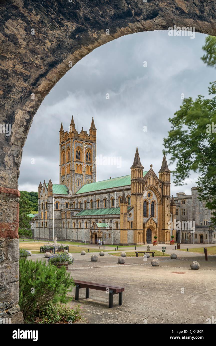 L'abbaye de Buckfast, près de Buckfastleigh, en bordure du parc national de Dartmoor, abrite une communauté de moines bénédictins catholiques romains. L'église de l'abbaye Banque D'Images
