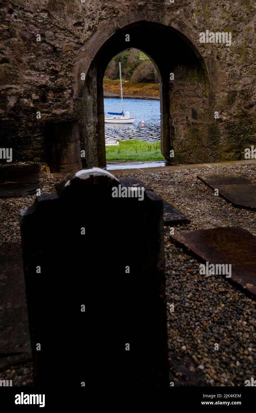 Clew Bay Inlet et Burrishoole Friary Ruins dans le comté de Mayo, Irlande. Banque D'Images