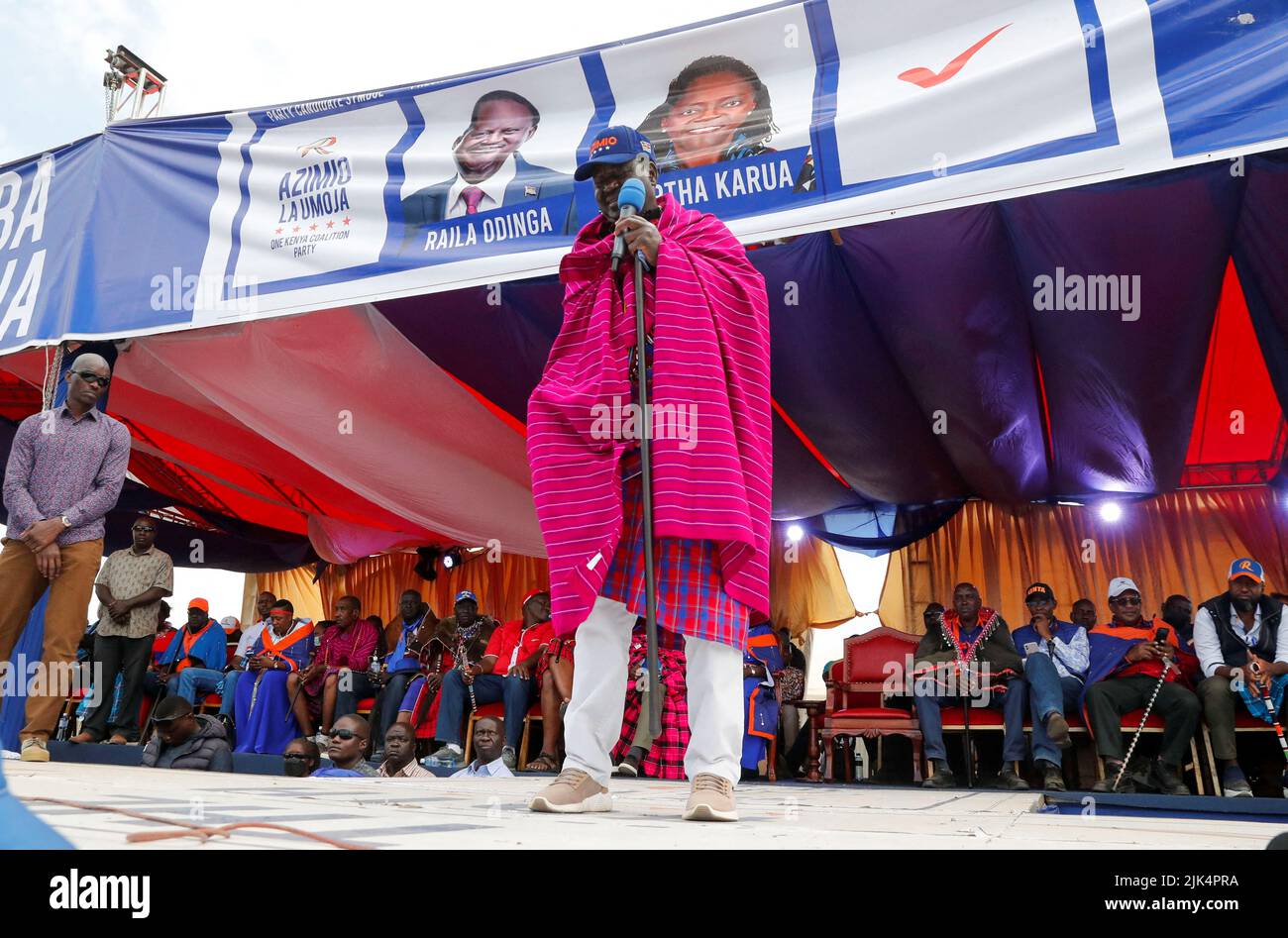 Raila Odinga, le chef de l'opposition et candidate à la présidence du parti Azimio la Umoja (Déclaration d'unité), s'adresse à un rassemblement de campagne avant les prochaines élections législatives, dans la ville de Suswa, dans la vallée du Rift, dans le comté de Narok, au Kenya, 30 juillet 2022. REUTERS/Thomas Mukoya Banque D'Images
