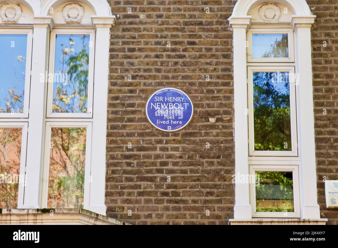 Plaque bleue du patrimoine anglais pour le poète Sir Henry Newbolt Banque D'Images