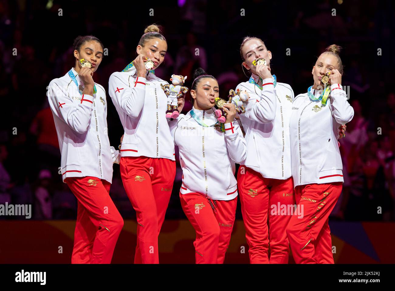 BIRMINGHAM, ROYAUME-UNI. 30th juillet 2022. Team England (ACHAMPONG Ondine, FENTON Georgia-Mae, FRAGAPANE Claudia, KINSELLA Alice et SIMM Kelly) a remporté l'or lors de la gymnastique artistique de Birmingham 2022 - Jeux du Commonwealth à l'arène de Birmingham samedi, 30 juillet 2022 à BIRMINGHAM, ROYAUME-UNI. Credit: Taka Wu/Alay Live News Banque D'Images