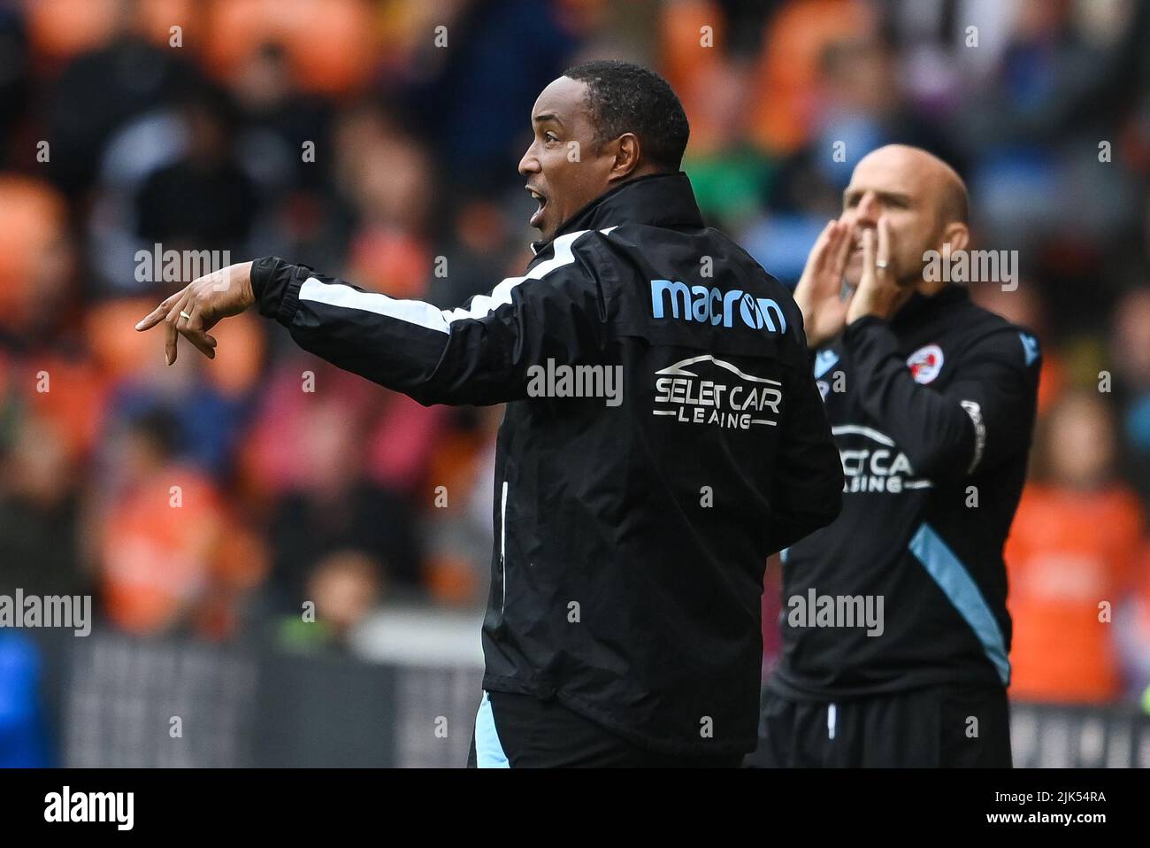 Paul Ince, responsable de Reading, donne des instructions à son équipe Banque D'Images