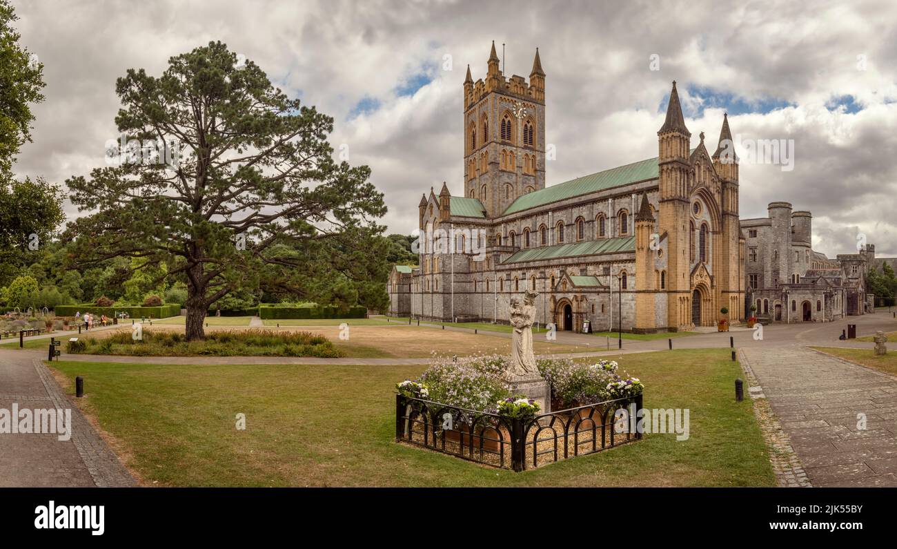 L'abbaye de Buckfast, près de Buckfastleigh, en bordure du parc national de Dartmoor, abrite une communauté de moines bénédictins catholiques romains. L'église de l'abbaye Banque D'Images