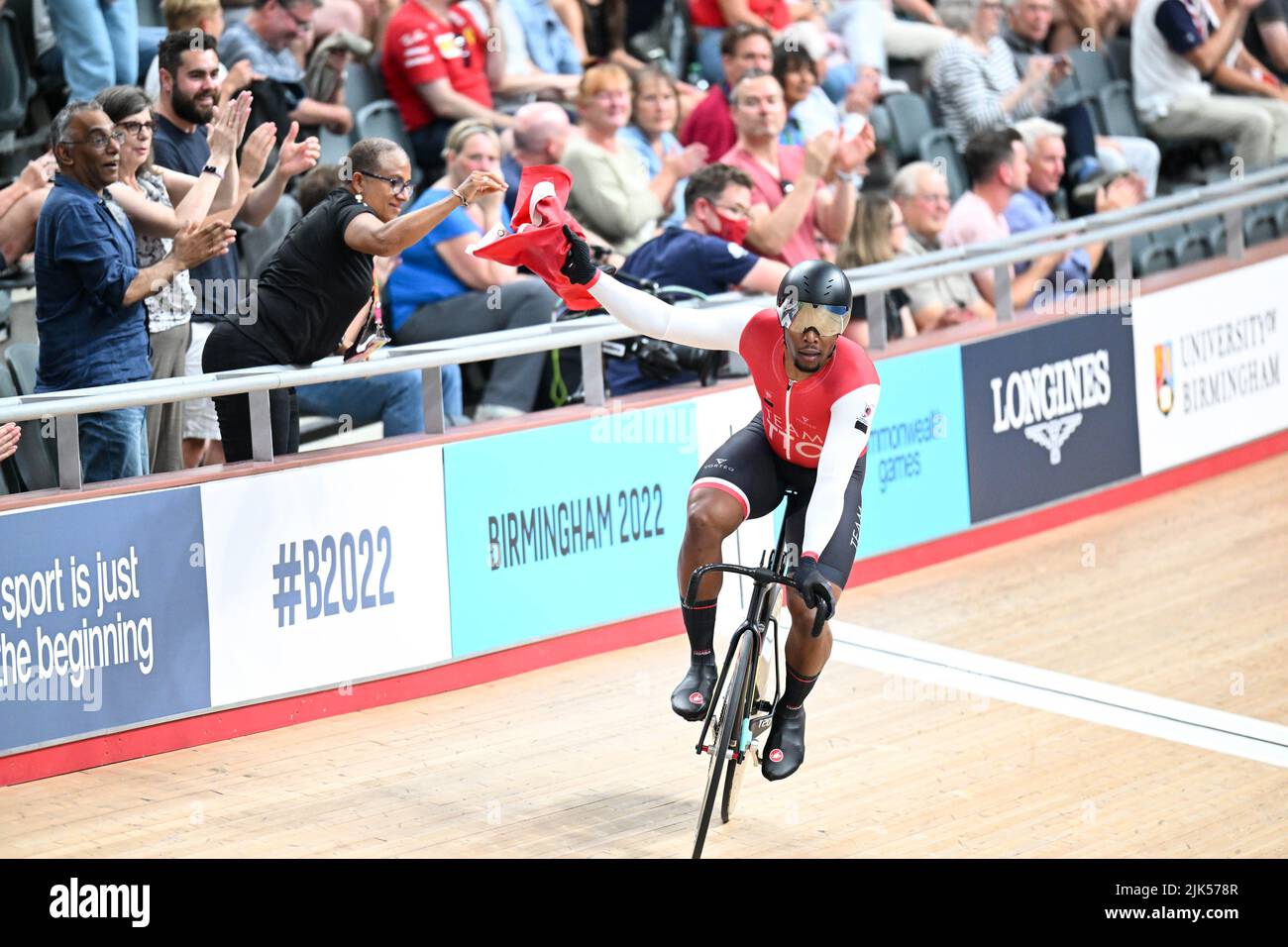 Birmingham, Royaume-Uni. 30th juillet 2022. Nicholas Paul, de Trinidad & Tobago, remporte l'or à la finale masculine de Keirin lors du cyclisme sur piste aux Jeux du Commonwealth au Vélodrome de Lee Valley, le samedi 30th juillet 2022. (Credit: Pat Scaasi | MI News) Credit: MI News & Sport /Alay Live News Banque D'Images