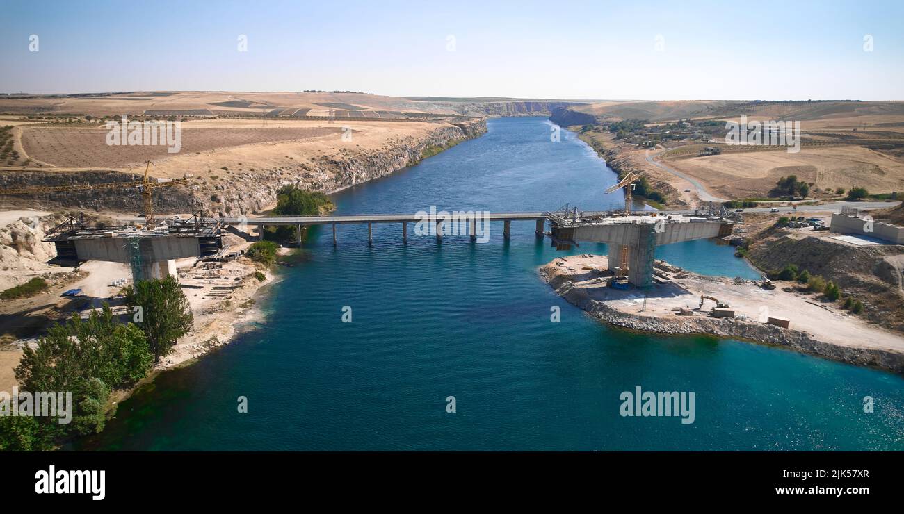 Pont sur une autoroute en construction Banque D'Images