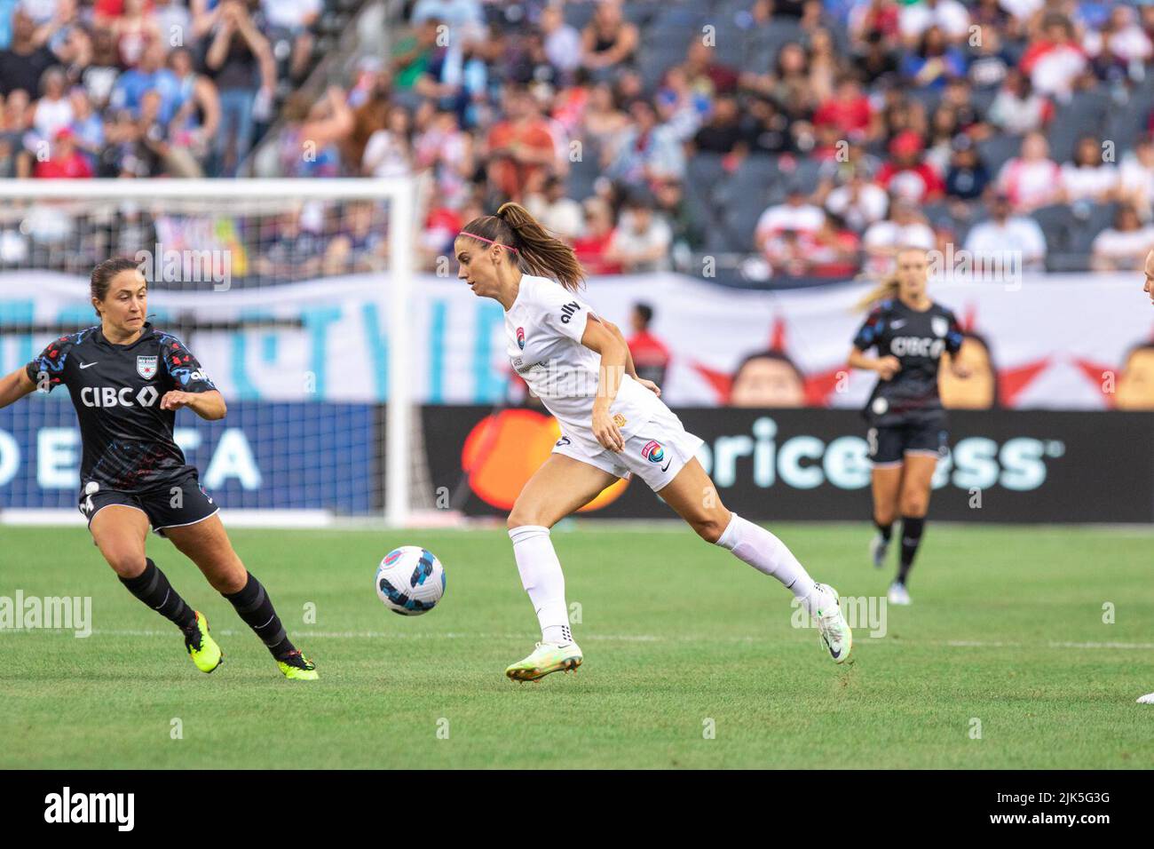 30 juillet 2022, Chicago, Illinois, États-Unis : National Womens Soccer League - Chicago Red Stars v San Diego Wave FC Alex Morgan (13 San Diego Wave FC) en action pendant le match de football NWSL entre les Chicago Red Stars et San Diego Wave FC le samedi 30 juillet 2022 à Soldier Field, Chicago USA. (AUCUNE UTILISATION COMMERCIALE). Shaina Benhiyoun/SPP (Credit image: © Shaina Benhiyoun/Sport Press photo via ZUMA Press) Banque D'Images
