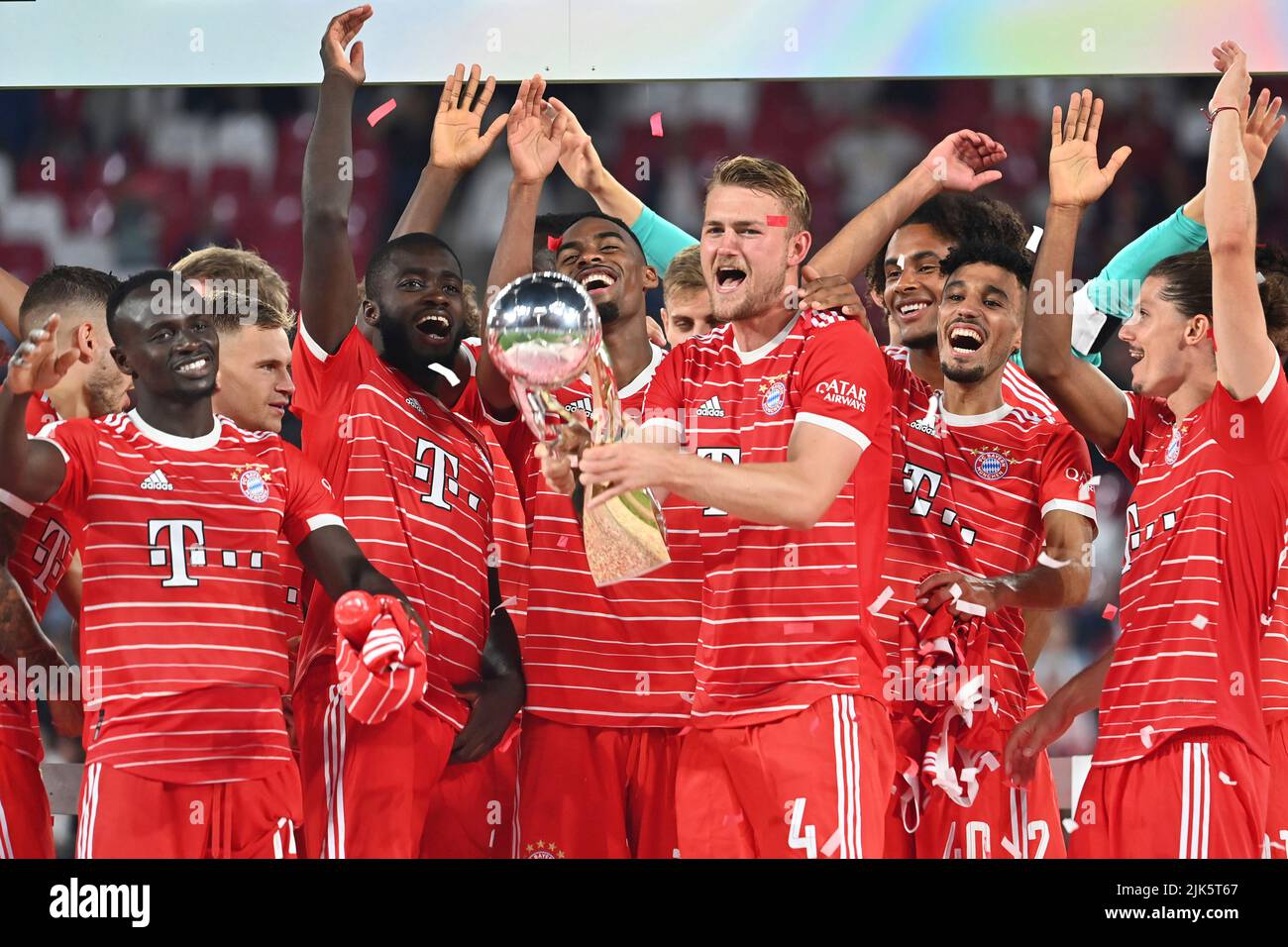 Photo Magazine FC Bayern Munich - Vainqueur Coupe DFB 1966 - Vintage